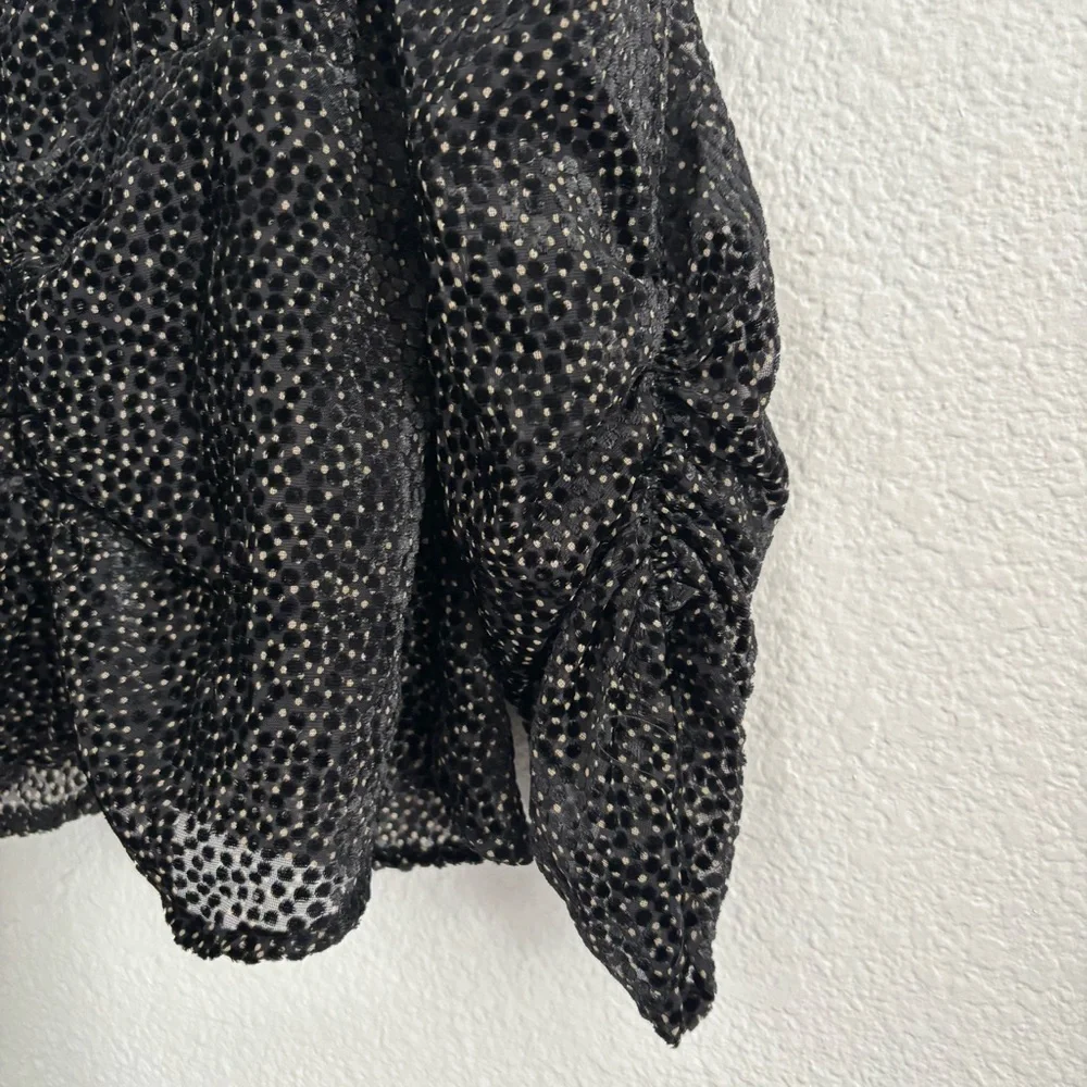NWT ASTR The Label Women's Size XS Black Velvet Dot Florence Puff Sleeve Top